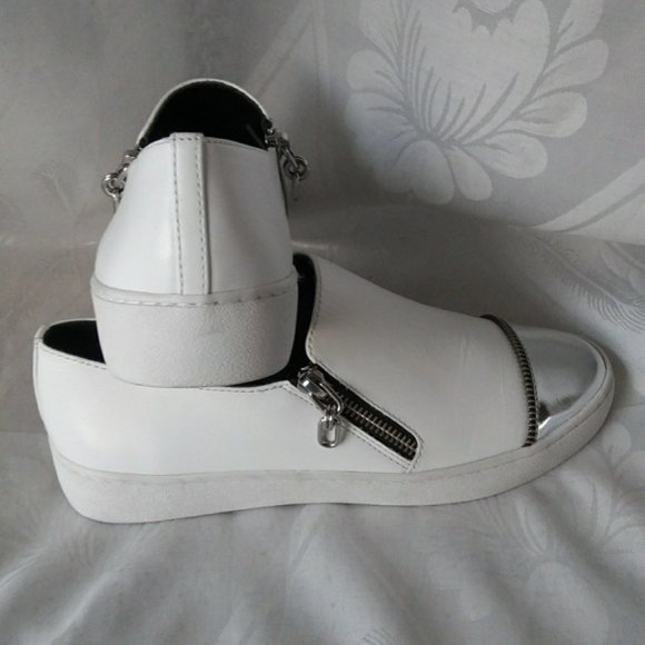 Michael Kors Women's Grayson Fashion Sneakers 9 - Picture 3 of 3